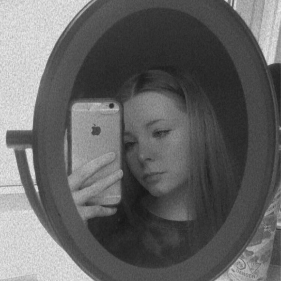 Meet your Posher, Sarah - Picture 1 of 1